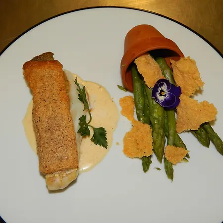 Hotel Logis - Du Nord Et Restaurant La Table D'elisa Compiègne