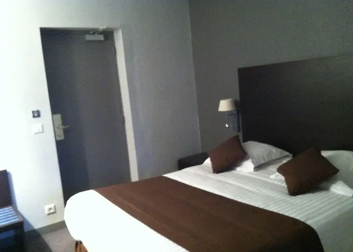 Hotel Logis - Du Nord Et Restaurant La Table D'elisa 3*