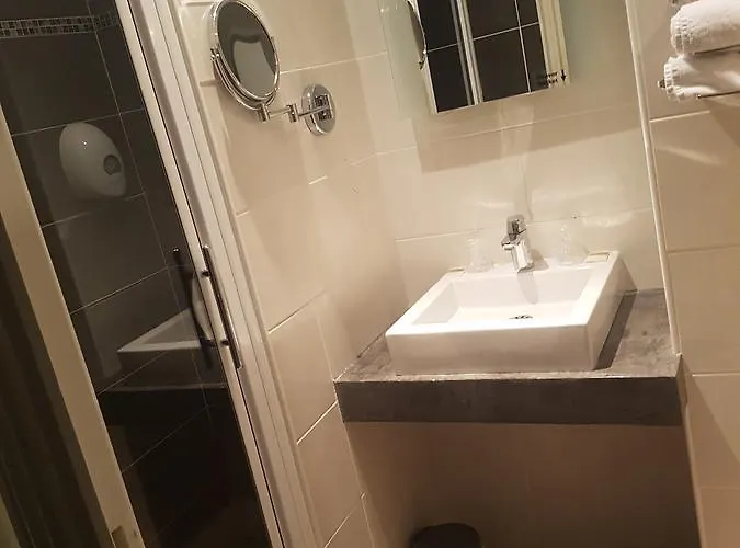 Hotel Logis - Du Nord Et Restaurant La Table D'elisa 3*